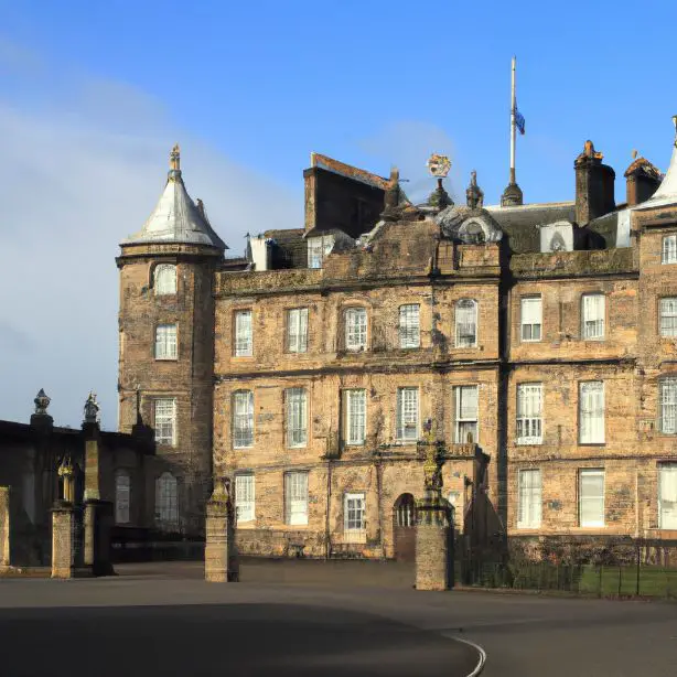 The Palace of Holyroodhouse, Edinburgh : Interesting Facts, Information &#038; Travel Guide