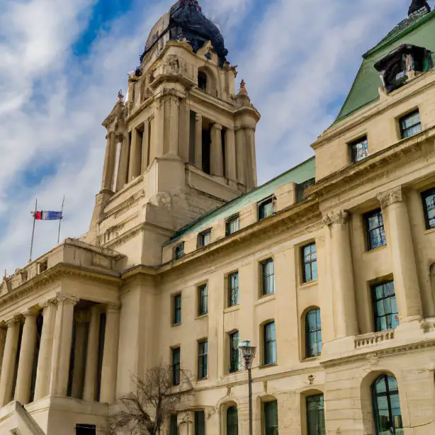 Winnipeg City Hall : Interesting Facts, Information &#038; Travel Guide